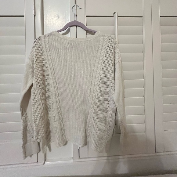 Cream white American eagle tight knit light weight sweater. Size S. - Picture 2 of 3